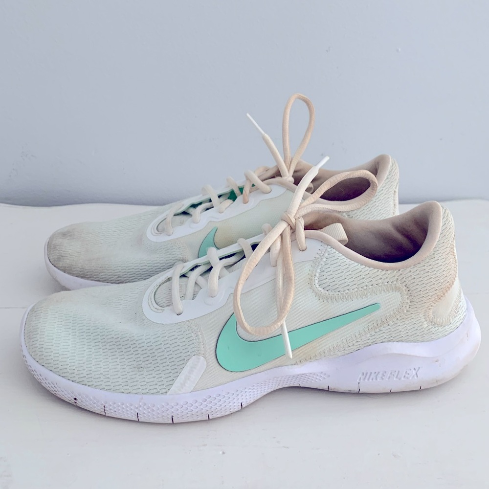 🌸Women’s Nike Running Shoes - Picture 1 of 5